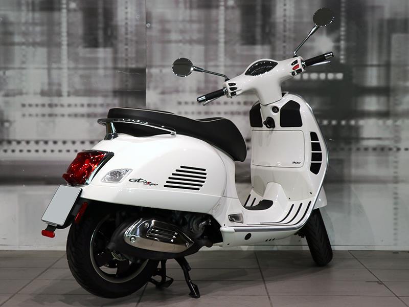 Piaggio Vespa GTS 300 Super HPE Abs colore bianco ...