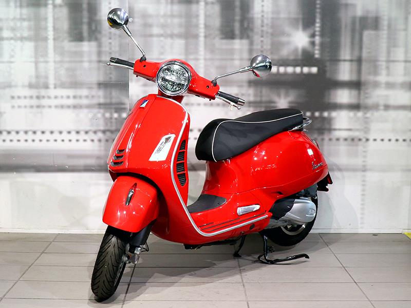 Piaggio Vespa GTS 300 Super HPE Abs colore rosso passione nuovo in vendita