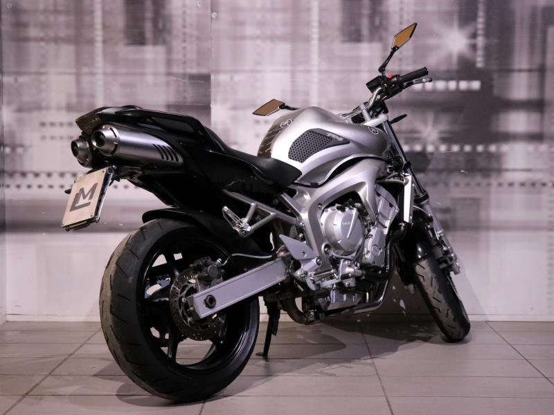 Yamaha FZ6 colore silver usato in vendita