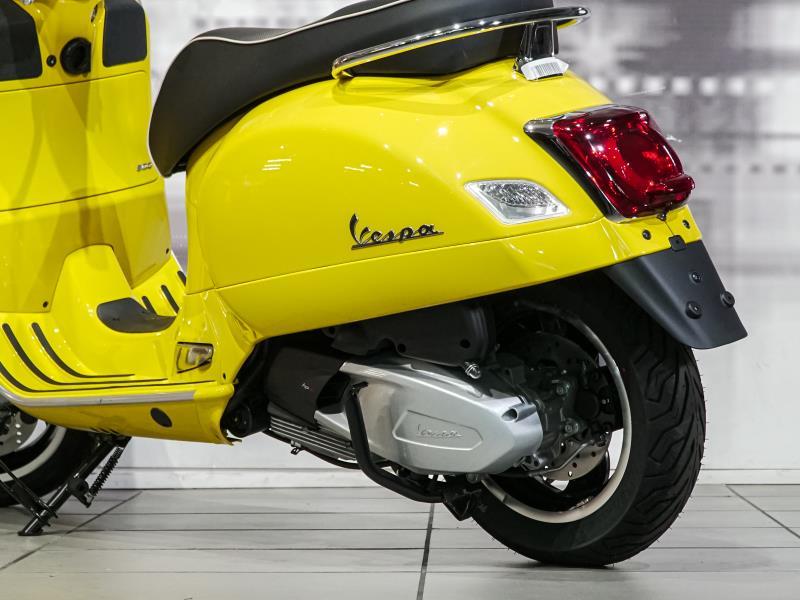 Piaggio Vespa Gts 300 Super Hpe Abs Colore Giallo Estate Nuovo In Vendita